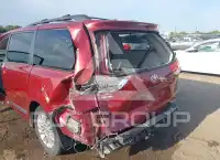 2012 Toyota SIENNA photo