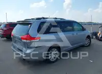 2012 Toyota SIENNA photo