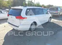 2012 Toyota SIENNA photo
