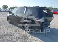 2012 Toyota SIENNA photo