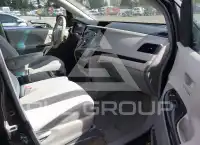 2012 Toyota SIENNA photo