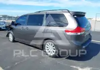 2012 Toyota SIENNA photo