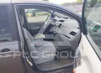 2012 Toyota SIENNA photo