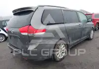 2012 Toyota SIENNA photo