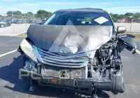 2012 Toyota SIENNA photo