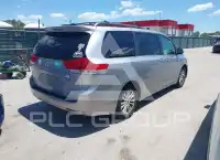2012 Toyota SIENNA photo