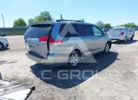 2012 Toyota SIENNA photo