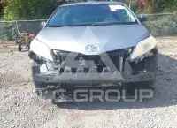2012 Toyota SIENNA photo