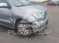 2012 Toyota SEQUOIA фото
