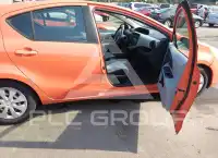 2012 Toyota PRIUS фото
