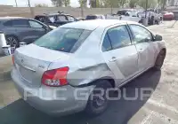 2012 Toyota YARIS фото
