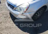 2012 KIA Sedona photo