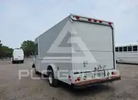 2012 Ford E-450 фото