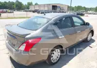 2013 Nissan VERSA photo