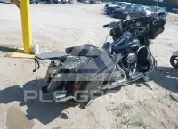 2013 Harley-Davidson FLHTCU фото