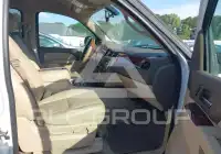 2013 Chevrolet Suburan photo