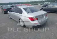 2013 BMW 750 фото
