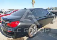 2013 BMW 750 фото
