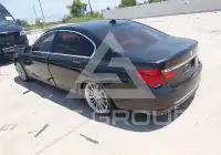 2013 BMW 750 фото