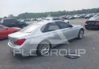2013 BMW 750 фото