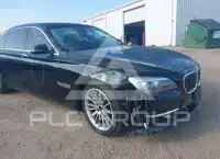 2013 BMW 750 photo