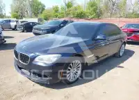 2013 BMW 750 фото
