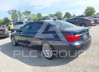 2013 BMW 750 фото