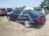 2013 BMW 750 фото