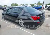 2013 BMW 750 фото