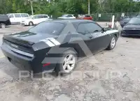 2013 Dodge CHALLENGER фото