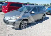 2013 Mazda 3 photo