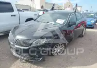 2013 Lincoln MKS photo