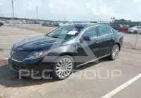 2013 Lincoln MKS photo