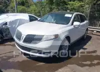 2013 Lincoln MKT photo