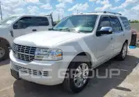 2013 Lincoln NAVIGATOR photo