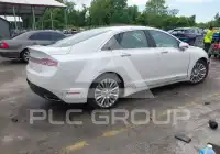 2013 Lincoln MKZ photo