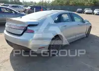 2013 Lincoln MKZ photo