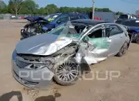 2013 Lincoln MKZ photo