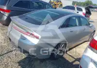 2013 Lincoln MKZ photo