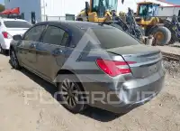 2013 Chrysler 200 photo