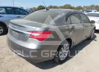 2013 Chrysler 200 photo