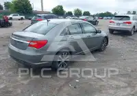 2013 Chrysler 200 photo