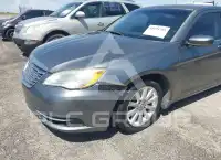 2013 Chrysler 200 photo