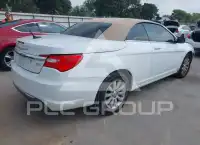 2013 Chrysler 200 photo