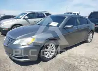 2013 Chrysler 200 photo