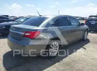 2013 Chrysler 200 photo