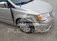 2013 Chrysler TOWN & COUNTRY photo