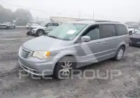 2013 Chrysler TOWN & COUNTRY photo