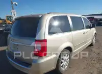 2013 Chrysler TOWN & COUNTRY photo