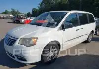 2013 Chrysler TOWN & COUNTRY photo